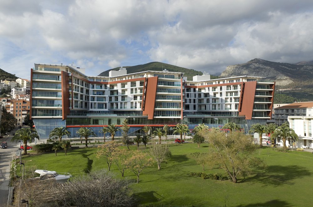 Созданная компанией CIAT система кондиционирования комплекса TQ Plaza в городе Будва (Черногория)